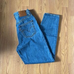 Levi’s loose taper jeans size 25 (W25/L29)